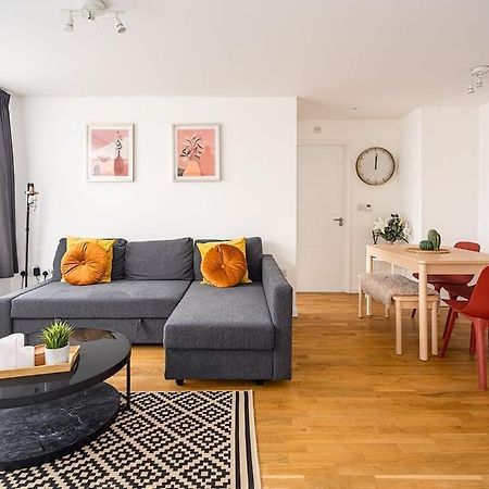 Contemporary City Centre Apartment With Parking Bath Dış mekan fotoğraf