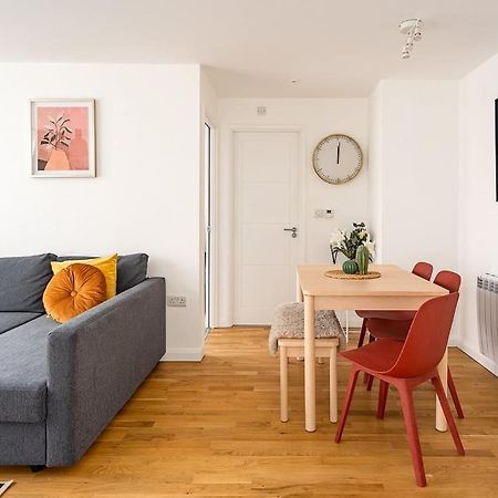 Contemporary City Centre Apartment With Parking Bath Dış mekan fotoğraf