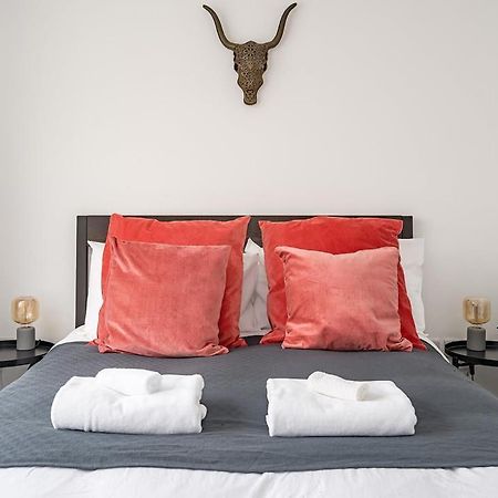 Contemporary City Centre Apartment With Parking Bath Dış mekan fotoğraf