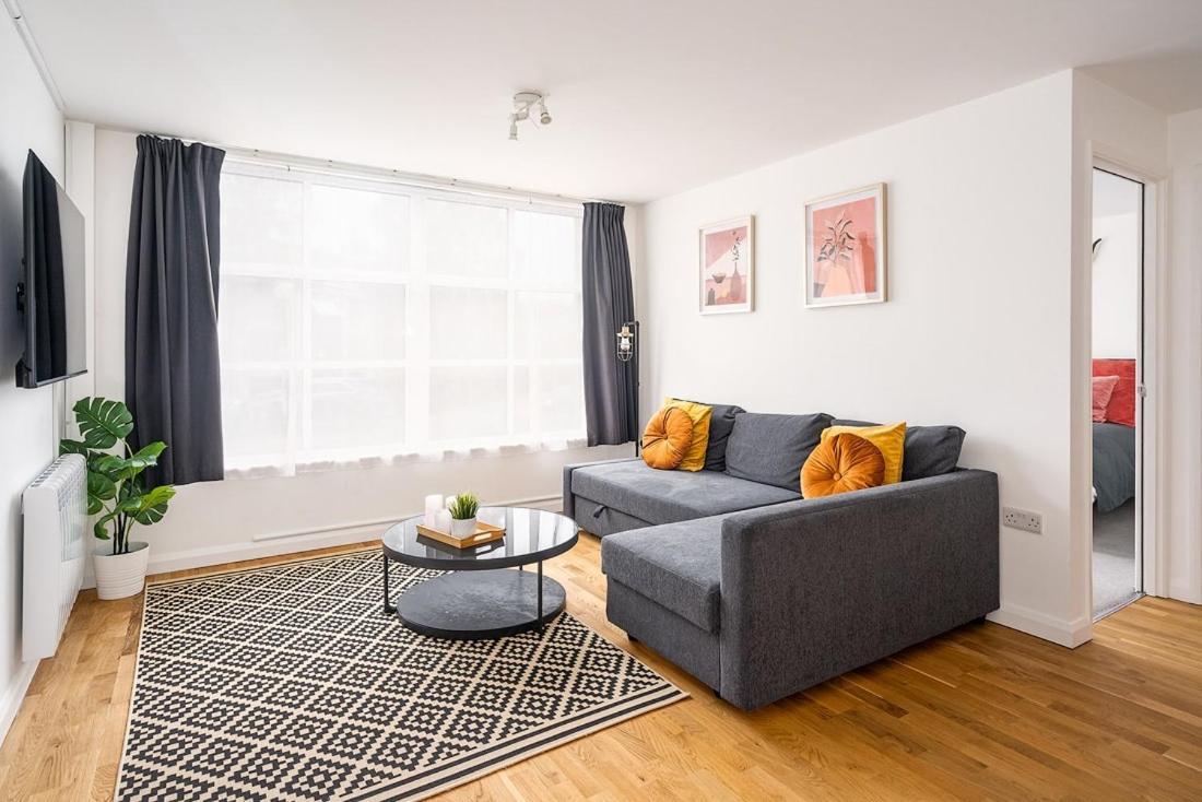 Contemporary City Centre Apartment With Parking Bath Dış mekan fotoğraf