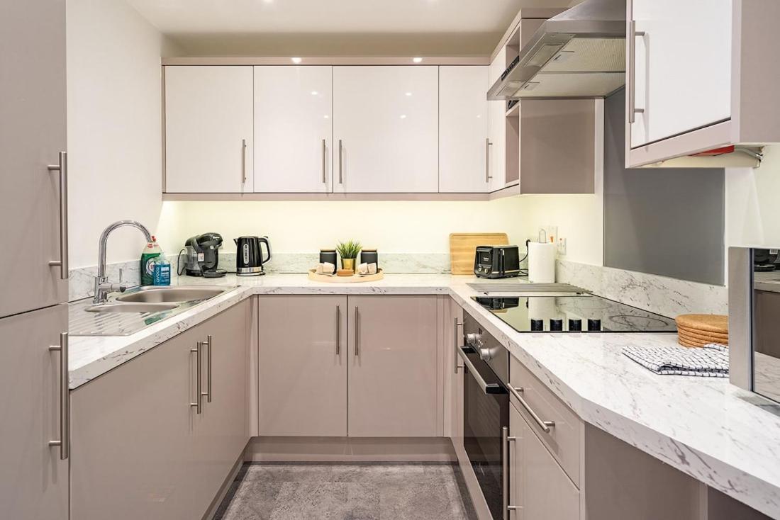 Contemporary City Centre Apartment With Parking Bath Dış mekan fotoğraf